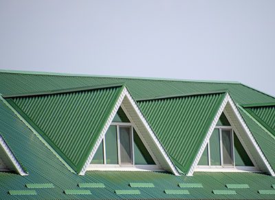 nd a green roof of corrugated sheet. Green roof of corrugated metal profile and plastic windows.